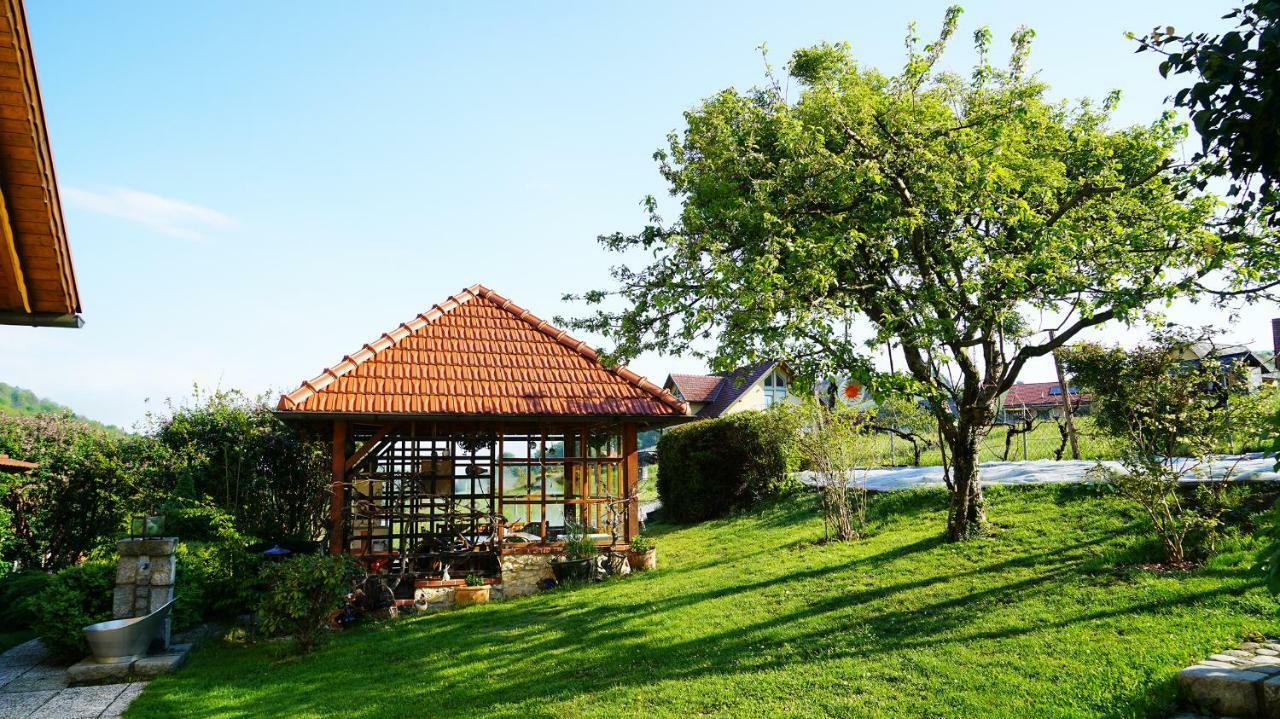 Anna'S Home - Ferienwohnungen Рач-ан-дер-Вайнштрассе Экстерьер фото